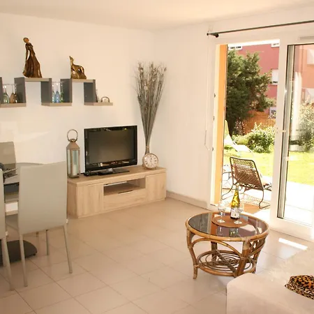 Des Iles Apartment *