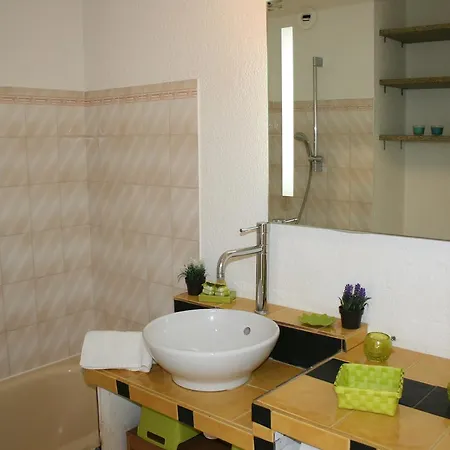 Des Iles Apartment *